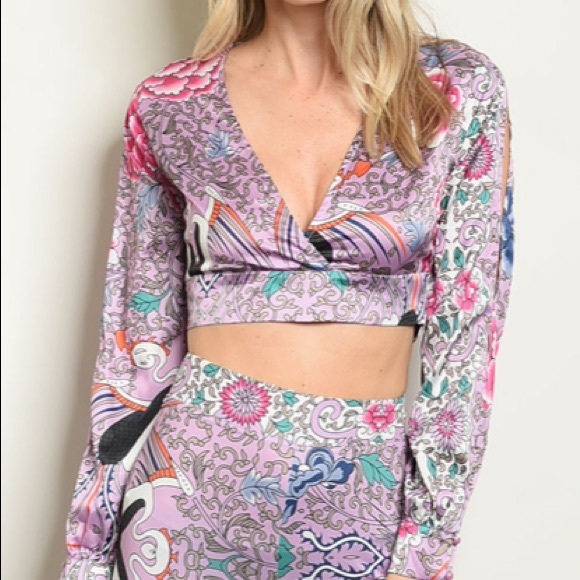 Lavender V-neck floral crop top + pants set, 🦄🔮 - Picture 3 of 8